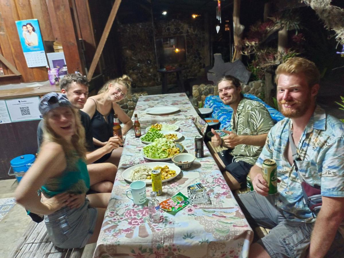 Sunny Tayai Hostel Пай Екстериор снимка
